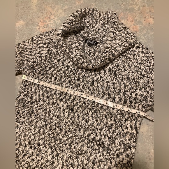 So Soft!!! Cute Buffalo David Bitton Turtleneck Sweater in Black & White Eyelash - Picture 14 of 16